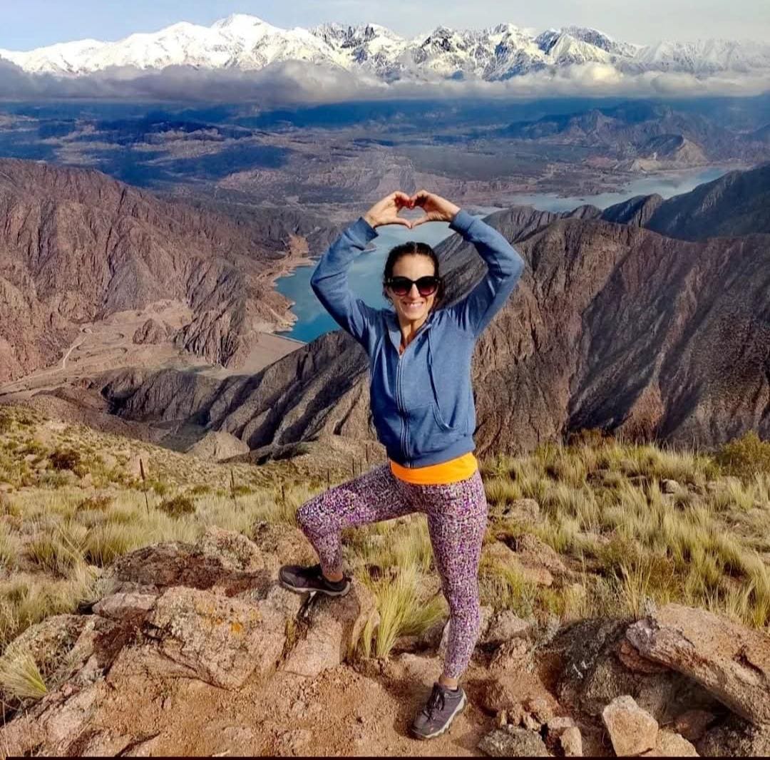 Experiencia de senderismo en la montaña de Mendoza